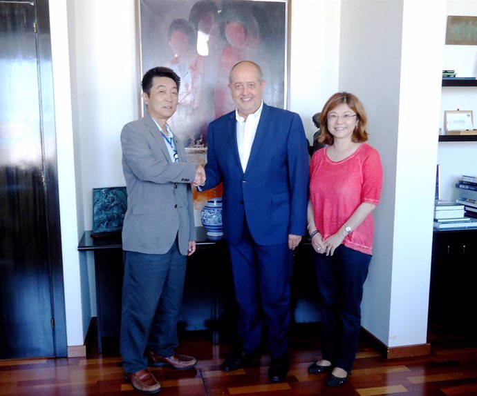 El conseller F.Puig se reúne con directivos de la japonesa Tachi-S