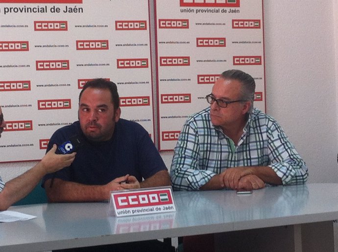 El trabajador despedido con el secretario general de CCOO en Jaén