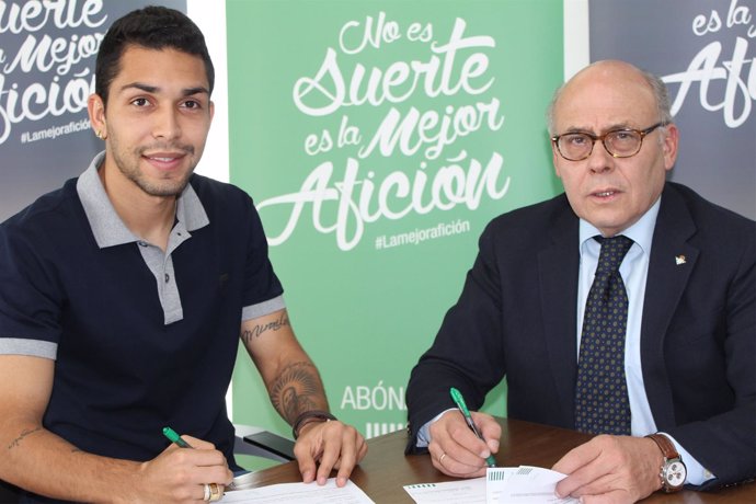 El brasileño Petros firma con el Betis