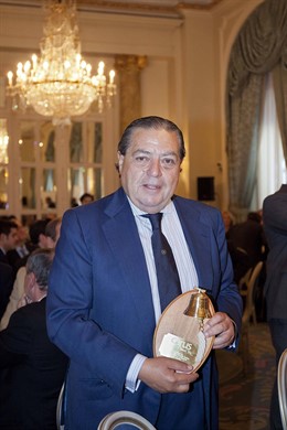 Vicente Boluda recibe el premio Carus Excellence 2015.