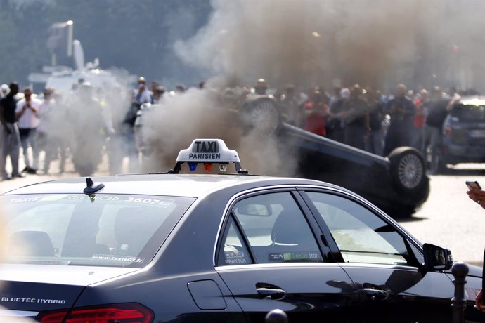 Manifestación de taxistas contra Uber en Francia