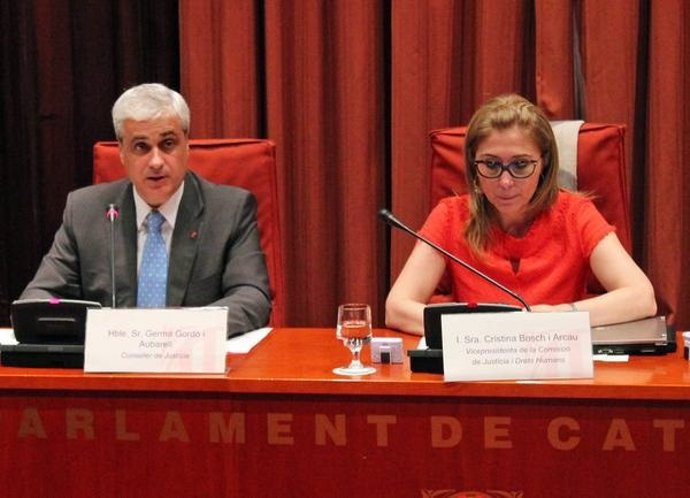 El conseller G.Gordó y la diputada Cristina Bosch (CiU). 