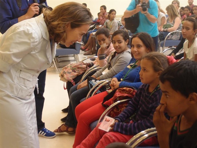 La alcaldesa recibe a 40 niños saharauis      