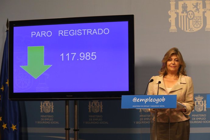 Engracia Hidalgo presentando los datos del paro.