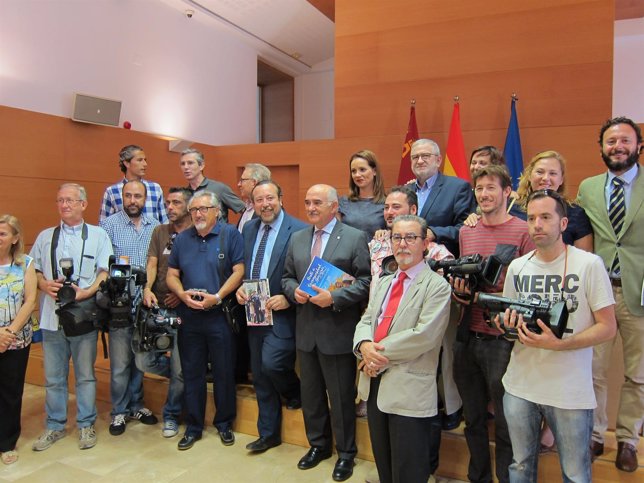 Garre y De Heras, acompañados por periodistas