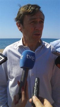 Hernando dice que PSOE "no va a poder lavar su responsabilidad" en los ERE y pide que destape la "cloaca de corrupción"