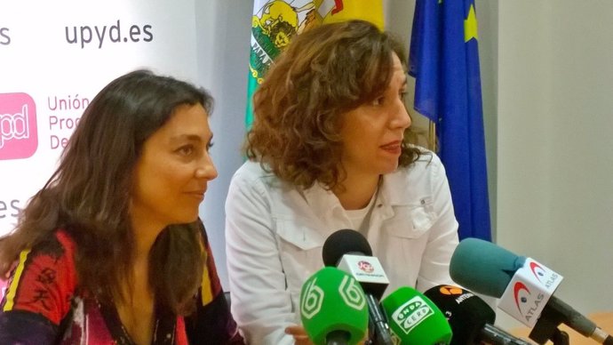 Mayte Olalla e Irene Lozano en rueda de prensa en Granada
