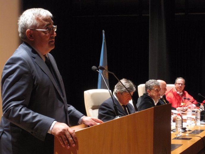 El consejero de Economía interviene en la investidura del rector de la UAL