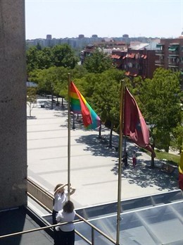 Izan la bandera arcoíris en una Junta de Distrito