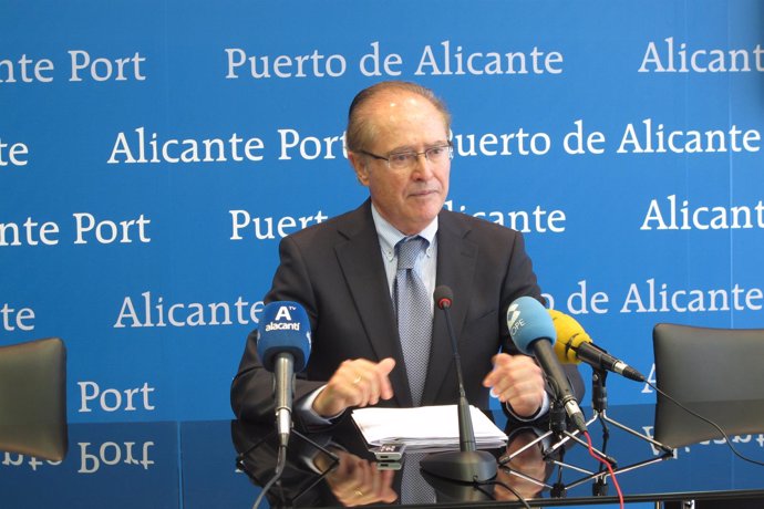 Juan Ferrer este viernes informando de la liquidación de la Fundación