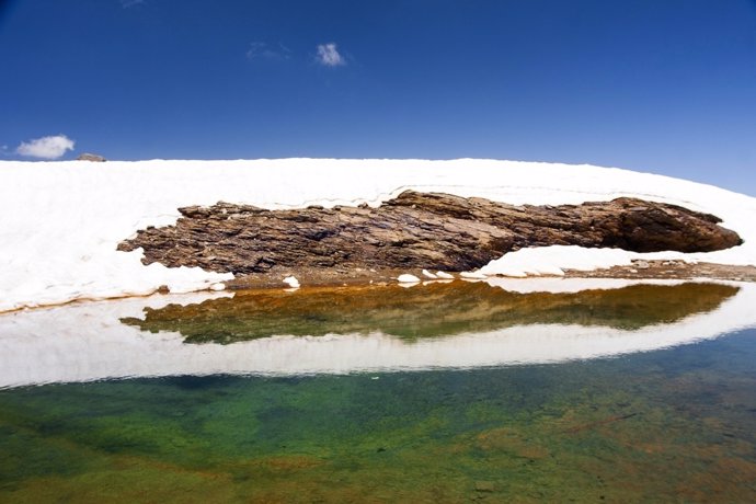Laguna de Sierra Nevada