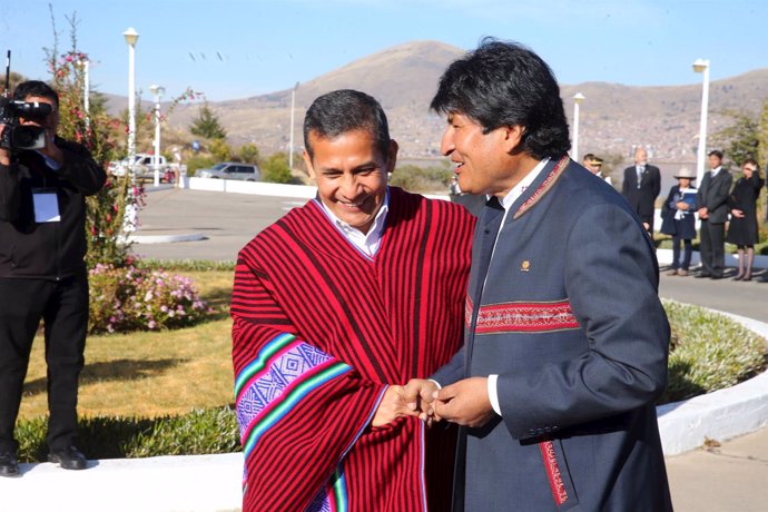 Los presidentes de Perú, Ollanta Humala, y Bolivia, Evo Morales.