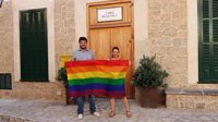 Deià también colgará la bandera gay en el Ayuntamiento