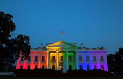 Colores Del Orgullo Gay Iluminan La Casa Blanca Tenida De Arcoiris