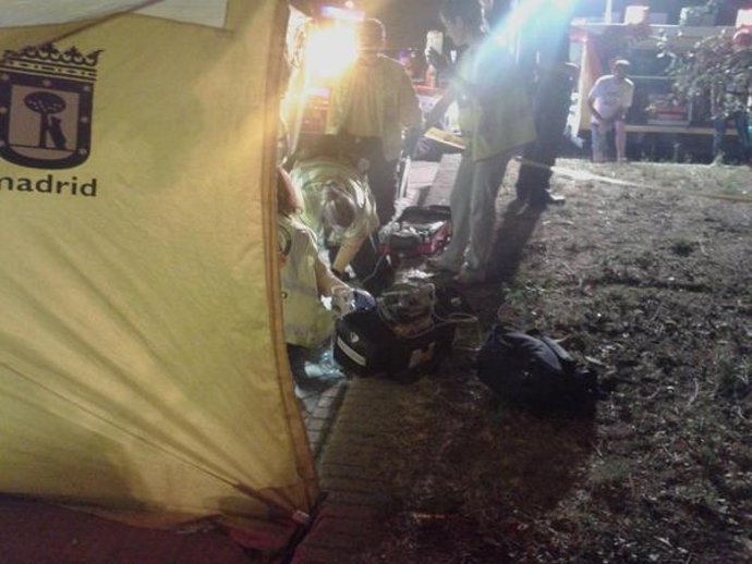 El Samur atiende al apuñalado en Moratalaz