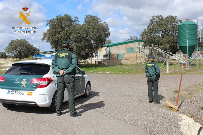 Vigilancia de explotaciones agrícolas por parte de la Guardia Civil