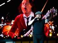 10 bandas que han cambiado varias veces de cantante