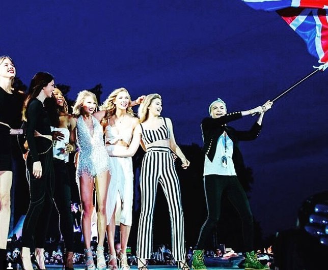 Taylor Swift y amigas en Londres