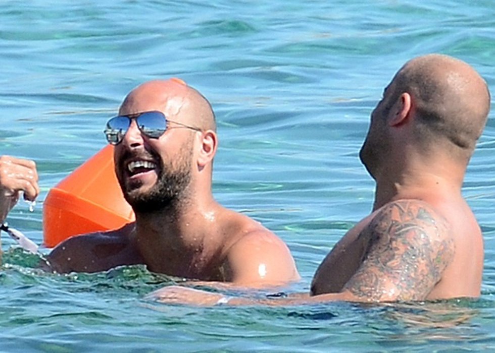 Pepe reina disfruta de ibiza antes de volver al napoles                      
