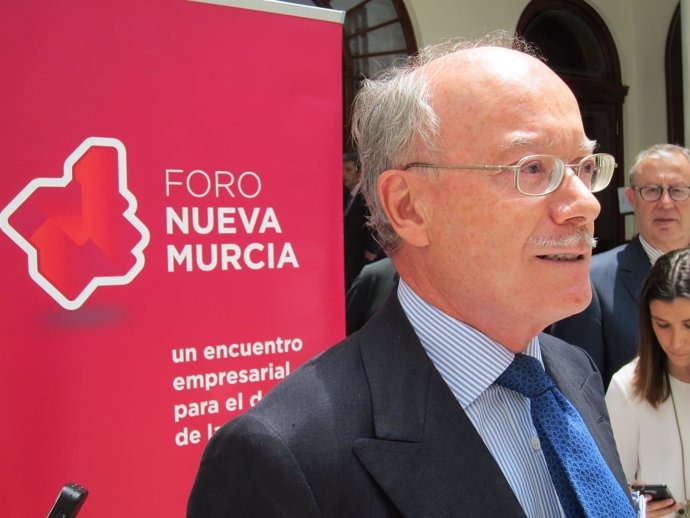 El presidente del Instituto de Estudios Económicos, José Luis Feito 
