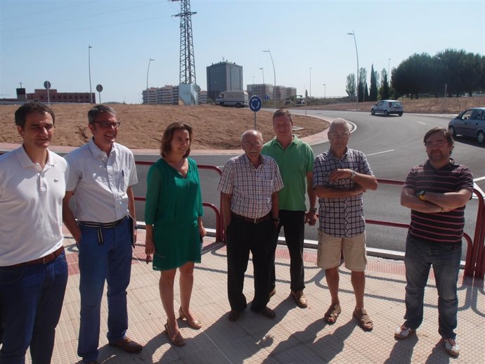 Gamarra, con concejales y vecinos en la glorieta        