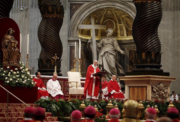Papa Francisco entrega palio arzobispos, san pedro y pablo