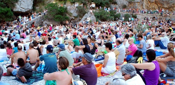 Público en el concierto del Torrent de Pareis