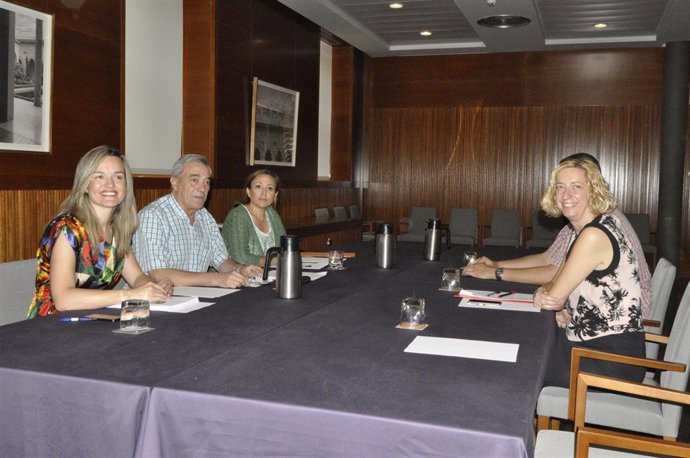 Reunión de PSOE e IU esta mañana en las Cortes