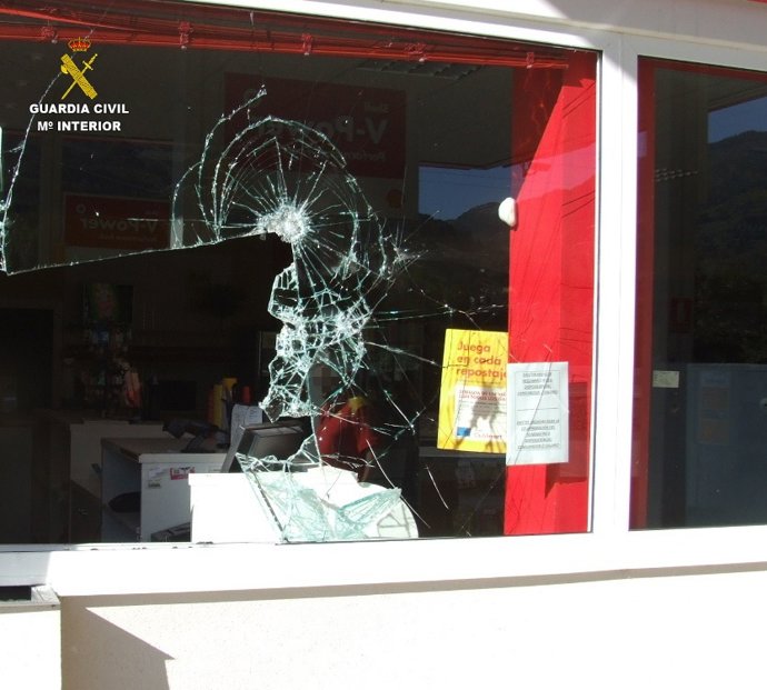 Imagen de una de las gasolineras tras el rob