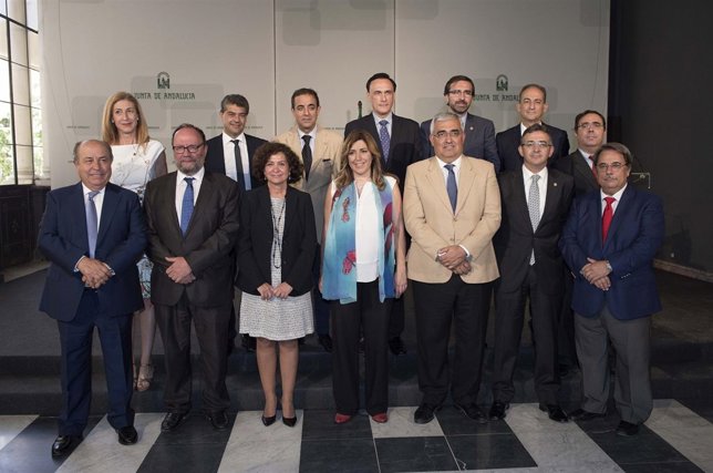 Díaz preside la toma de posesión de la nueva rectora de la UGR