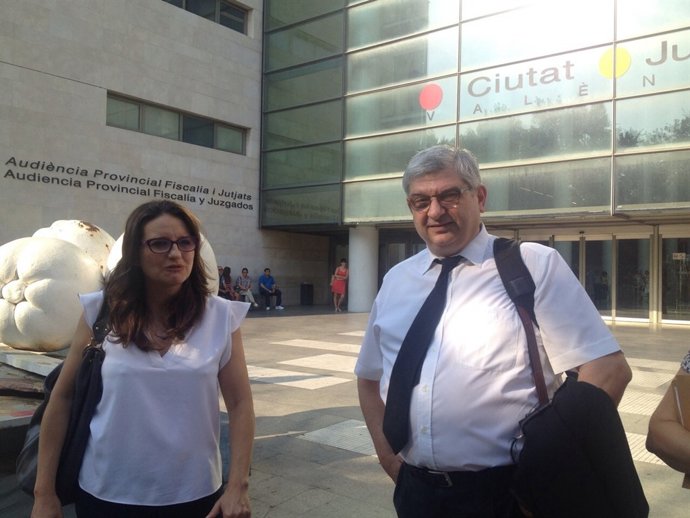 Oltra a las puertas de la Ciudad de la Justicia