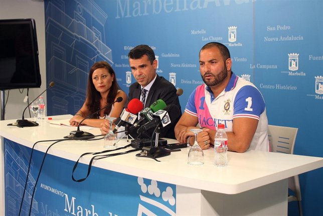 La edil de Derechos Sociales Victoria Morales y el alcalde de Marbella Bernal