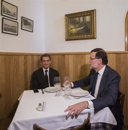 Mariano Rajoy y Nicolás Sarkozy almuerzan