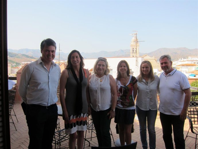 López y Rojas junto a miembros del PP de Almuñécar y Motril.