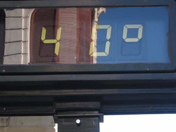 Termómetro A 40º. Calor En Zaragoza