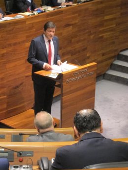 Javier Fernández (PSOE) durante el Pleno de elección de Presidente.