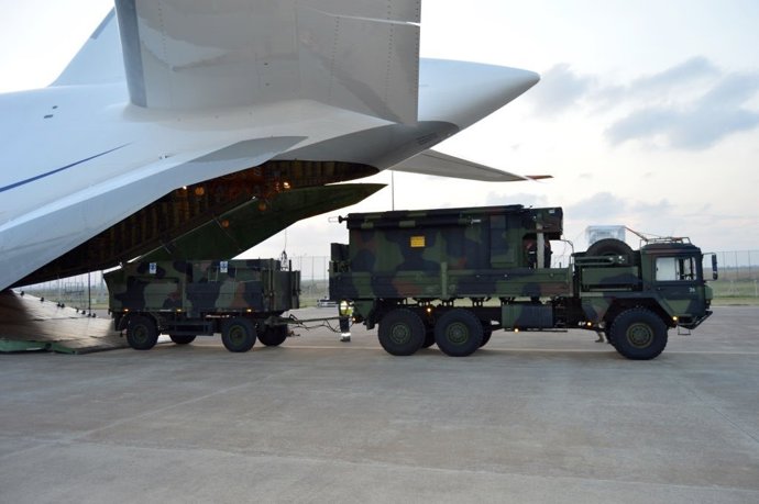 Descarga del nuevo material de la batería antimisiles 'Patriot' en Turquía