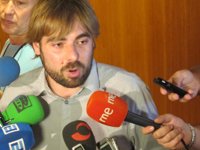 Ripa dice que Podemos permite que la gente se apropie del parlamento frente a la falta de voluntad de PSOE y PP