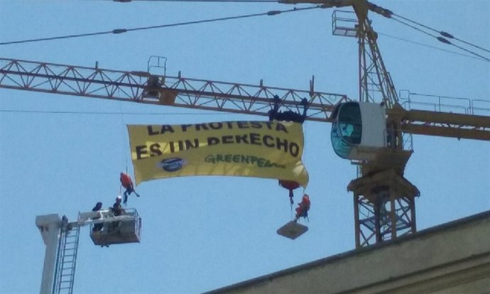 Protesta de Greenpeace contra la 'Ley Mordaza'
