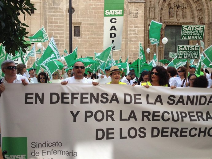 Manifestación de Satse a las puertas del SAS