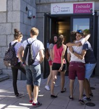 La Universidad Isabel I concede becas de estudio a dos alumnos italianos por el Día del Español