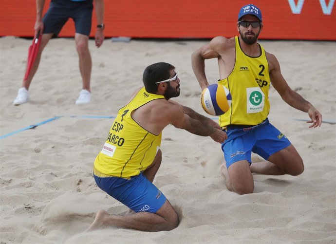 Fran Marco y Cristian García, jugadores de voley playa