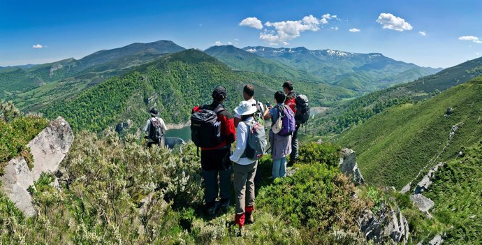 Montes de Cantabria con el turismo de Naturea