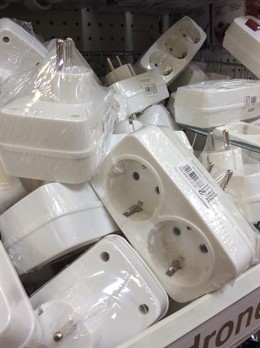 Enchufe, enchufes, regleta, electricidad, red eléctrica