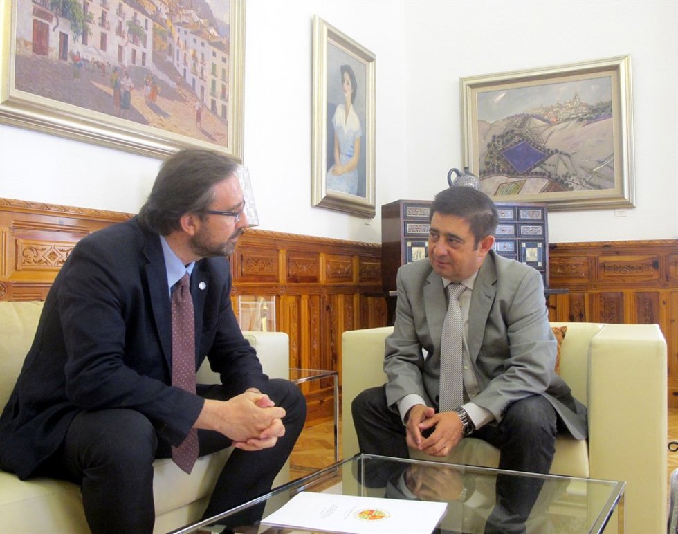 El rector de la UJA, Juan Gómez, en la reunión con Francisco Reyes