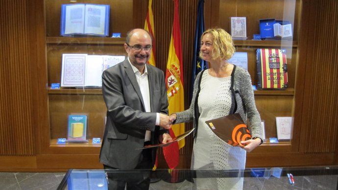 Javier Lambán (PSOE) y Patricia Luquin (IU)