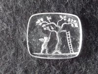 Localizan en el yacimiento de Cástulo una joya de cristal grabado