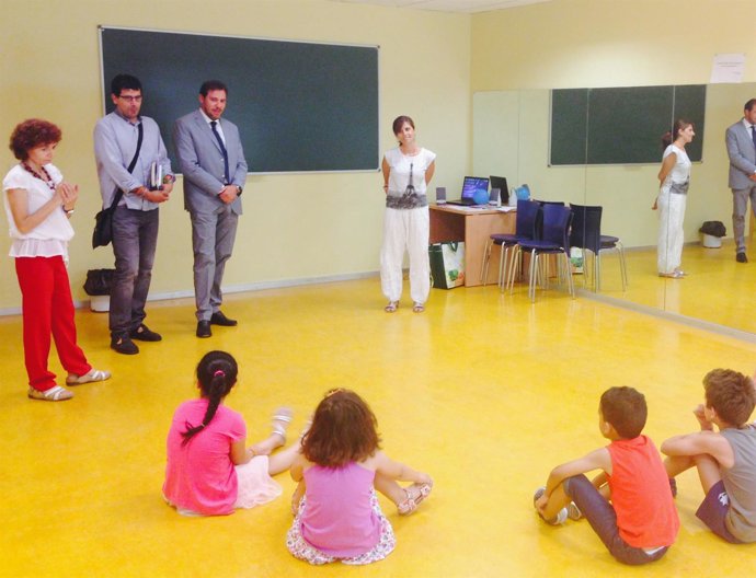 El alcalde de Valladolid y Alberto Bustos visitan los talleres infantiles 