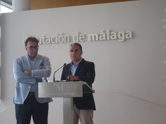 El presidente de la Diputación, Elías Bendodo, informando de datos turismo