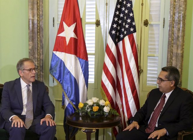 DeLaurentis talks to Medina in Havana